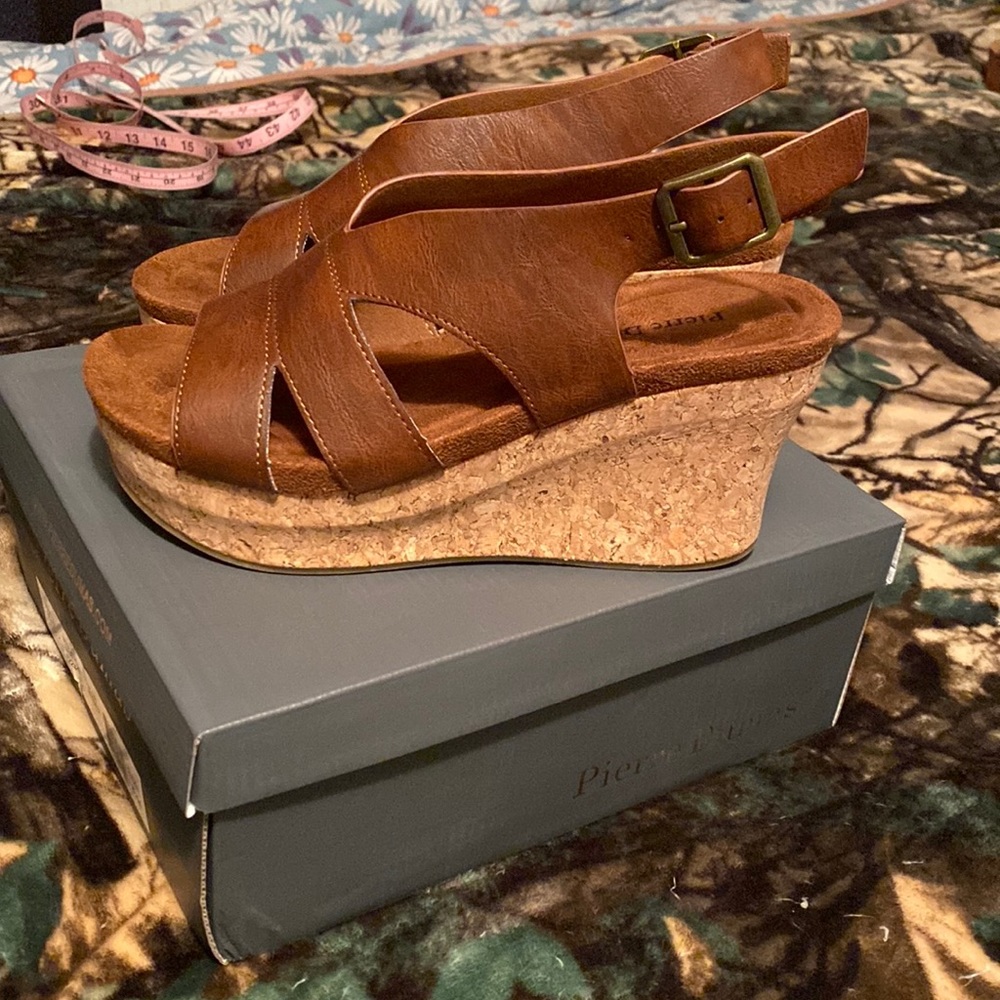 Never worn wedges 🤎👡